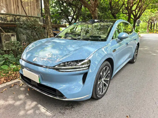 Фотография автомобиля — Luxeed R7