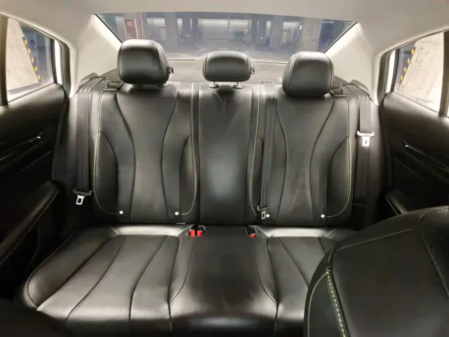Roewe i5 — Фото автомобиля 15