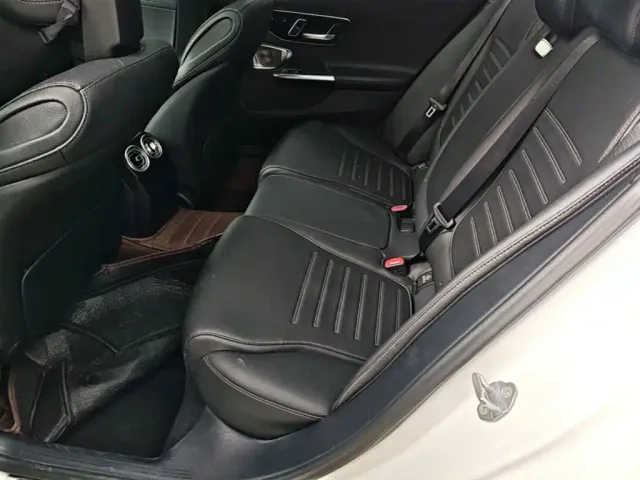 Mercedes-Benz C-Class — Фото автомобиля 16