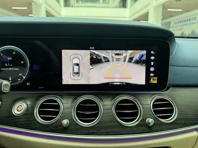 Mercedes-Benz E-Class — Фото автомобиля 24