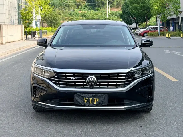 Volkswagen Passat — Фото автомобиля 2