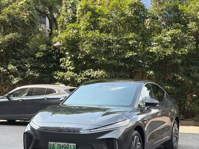Фотография автомобиля — Roewe Feifan R7