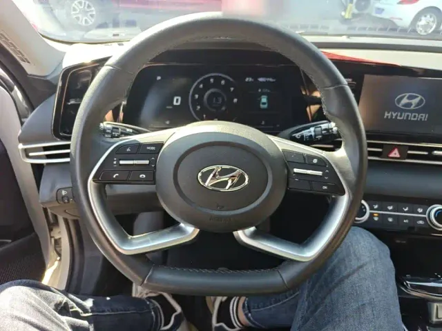 Hyundai Elantra — Фото автомобиля 10