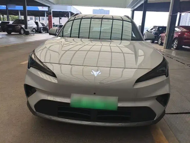 Arcfox Alpha T5 — Фото автомобиля 2