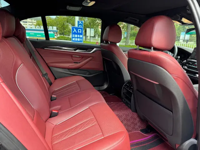 BMW 5 Series — Фото автомобиля 12