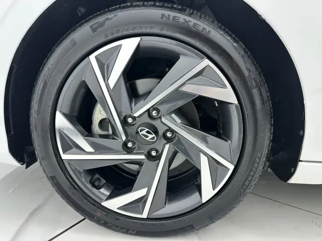 Hyundai Elantra — Фото автомобиля 12