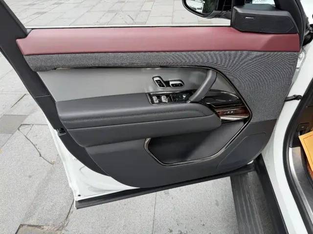 Land Rover Range Rover Sport — Фото автомобиля 6