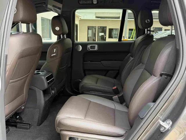 Li Auto L8 — Фото автомобиля 8
