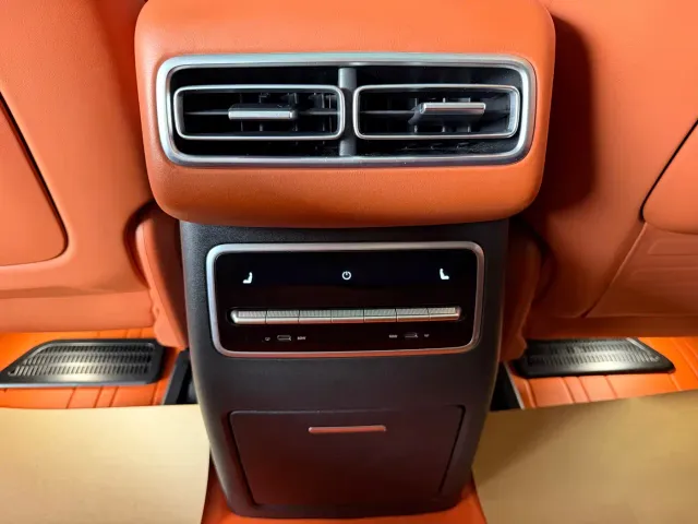 Li Auto L7 — Фото автомобиля 13