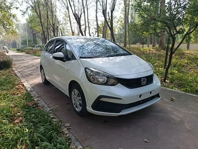 Honda Fit — Фото автомобиля 3