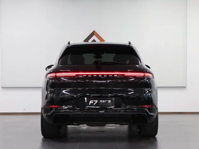 Porsche Cayenne — Фото автомобиля 5