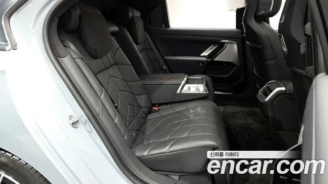 BMW 7-Series 7 серия (G70) 740i sDrive M Sport Individual — Фото автомобиля 12
