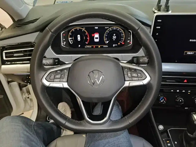 Volkswagen Lavida — Фото автомобиля 10