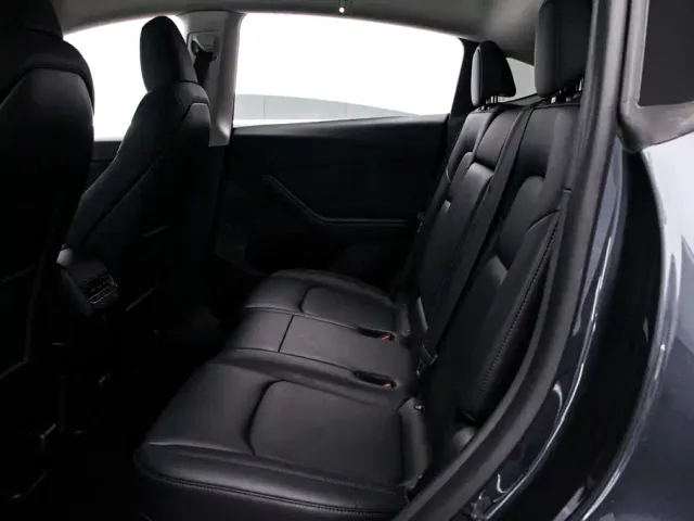 Tesla Model Y — Фото автомобиля 14