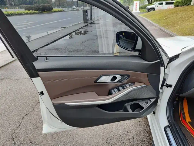 BMW 3 Series — Фото автомобиля 6