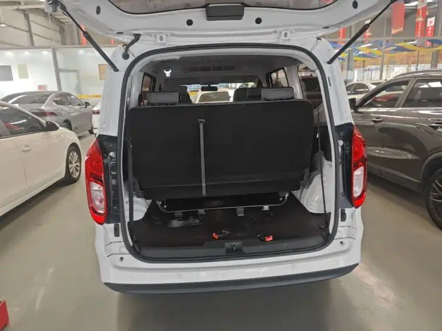 Wuling Hongguang — Фото автомобиля 14