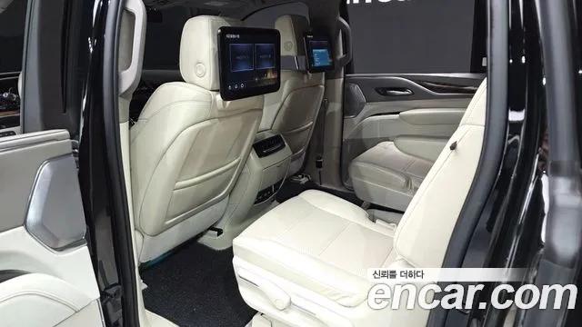 Cadillac Escalade Generation 5 — Фото автомобиля 13