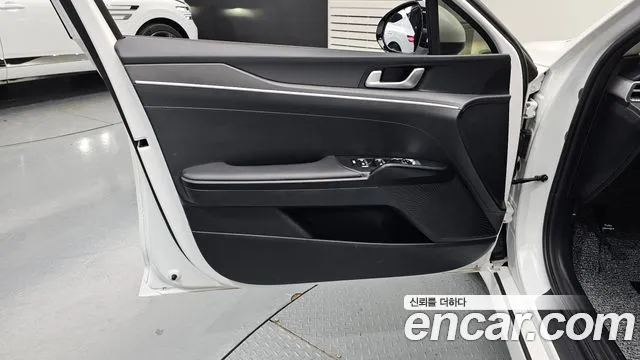 Kia K5 K5 3 поколение 2.0 LPI(Для проката) — Фото автомобиля 24