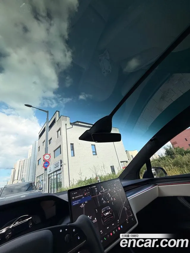 Tesla Model X — Фото автомобиля 5