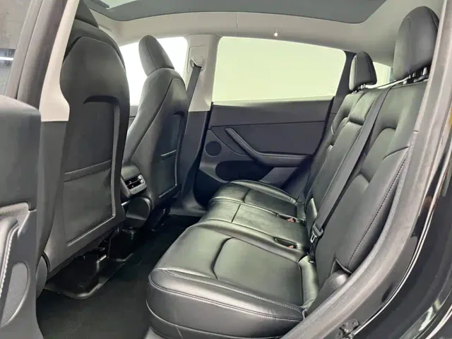 Tesla Model Y — Фото автомобиля 17