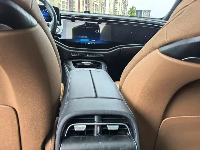 Mercedes-Benz E-Class — Фото автомобиля 12