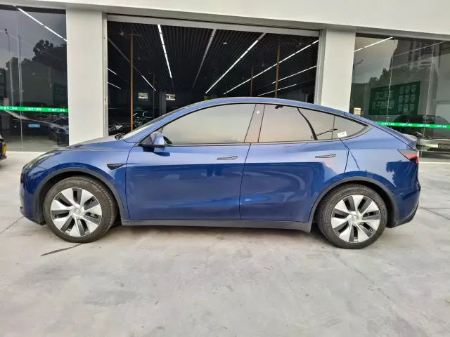 Tesla Model Y — Фото автомобиля 6