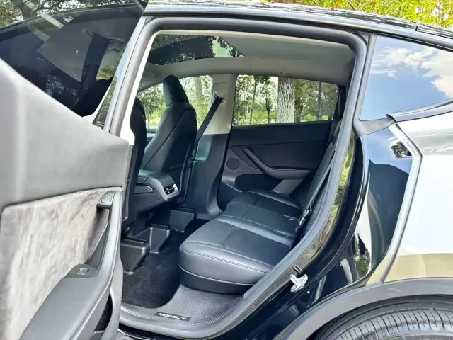 Tesla Model Y — Фото автомобиля 8