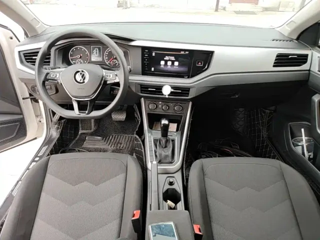 Volkswagen Polo — Фото автомобиля 9