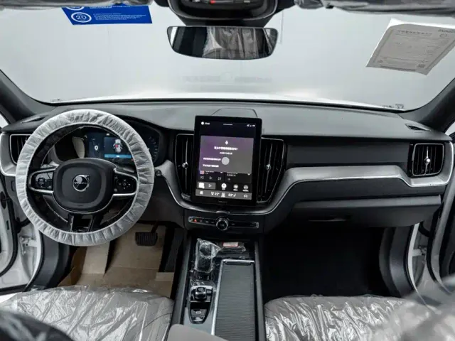 Volvo XC60 — Фото автомобиля 13