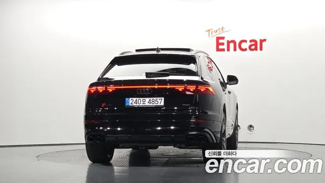 Audi Q8 55 TFSI quattro Premium — Фото автомобиля 3