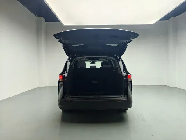Toyota Sienna — Фото автомобиля 8