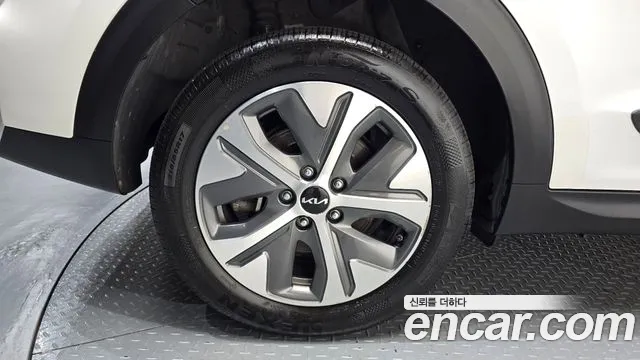 Kia Niro — Фото автомобиля 5