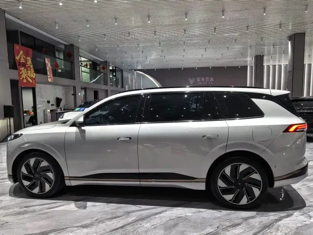 Dongfeng eπ 008 — Фото автомобиля 4