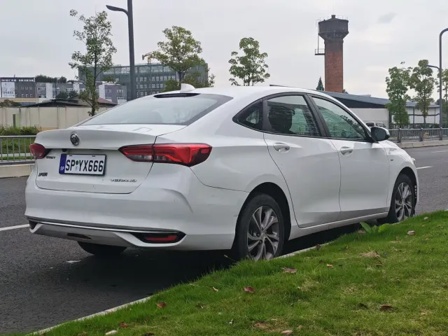 Buick Verano — Фото автомобиля 12