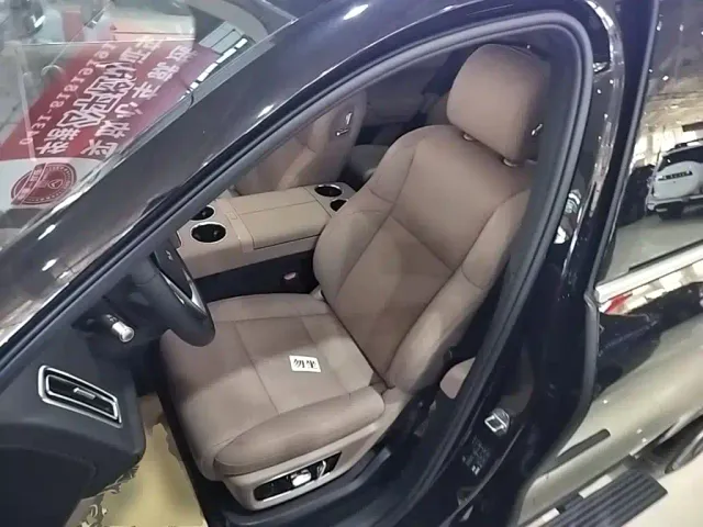Li Auto L8 — Фото автомобиля 14
