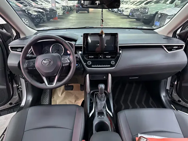 Toyota Corolla Cross — Фото автомобиля 12