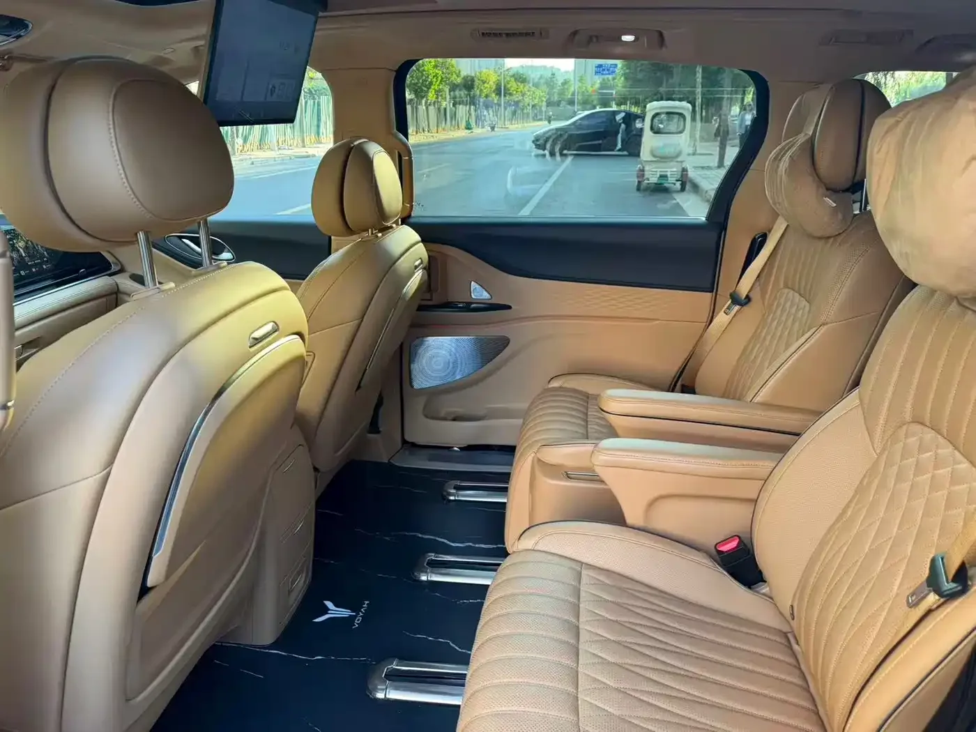 Voyah Auto Voyah Dreamer 2024 PHEV Extended Range Flagship Edition — Фото автомобиля 6