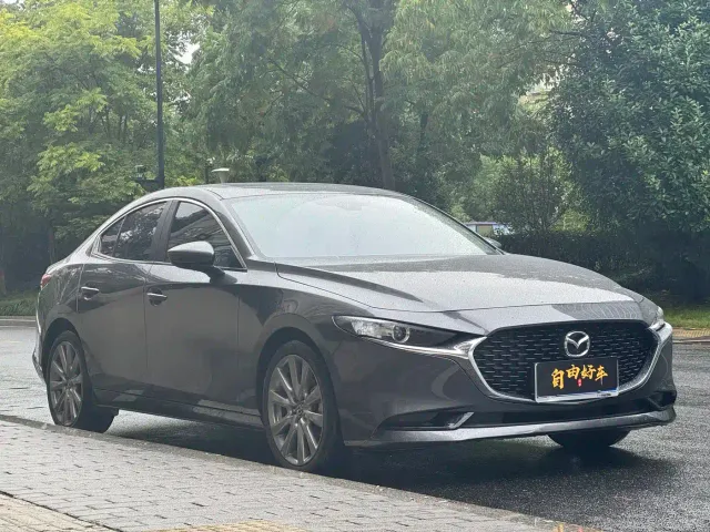 Mazda Axela — Фото автомобиля 3