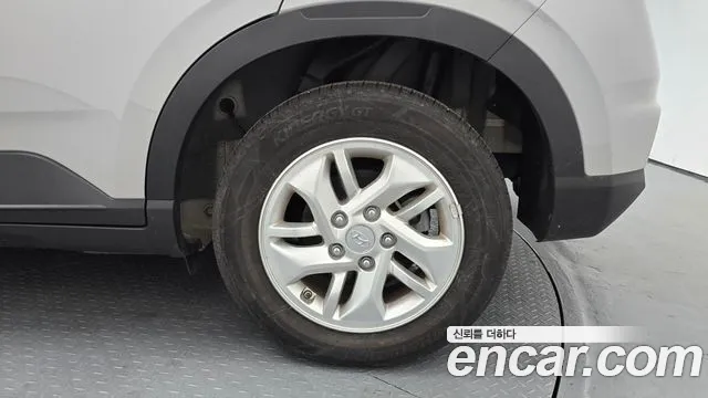 Hyundai Venue — Фото автомобиля 6