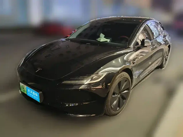 Фотография автомобиля — Tesla Model 3