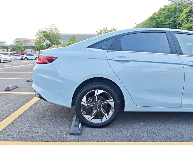 Geely Emgrand L — Фото автомобиля 27