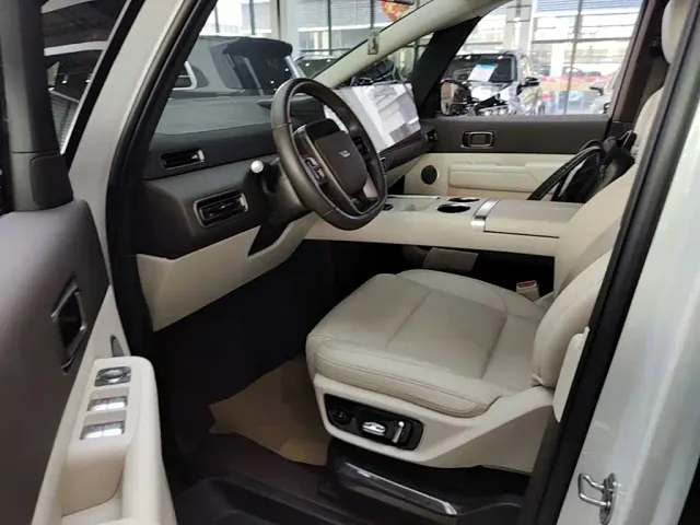 Li Auto MEGA — Фото автомобиля 14