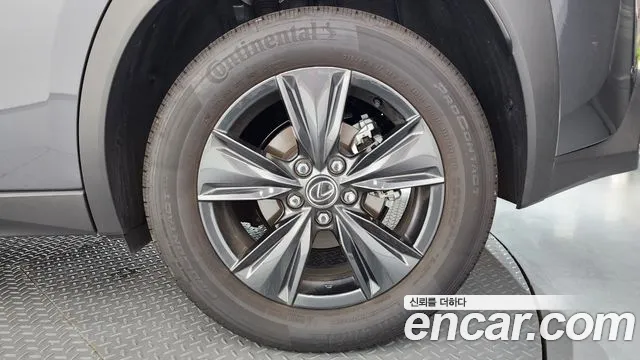 Lexus UX — Фото автомобиля 20