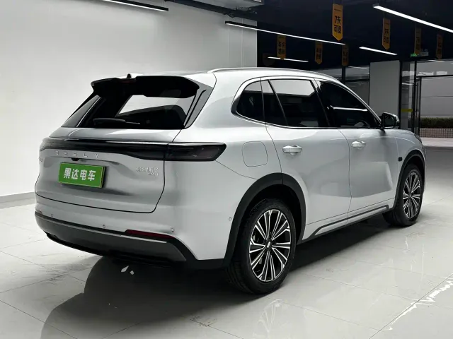 Geely Galaxy Starship 7 EM-i — Фото автомобиля 8
