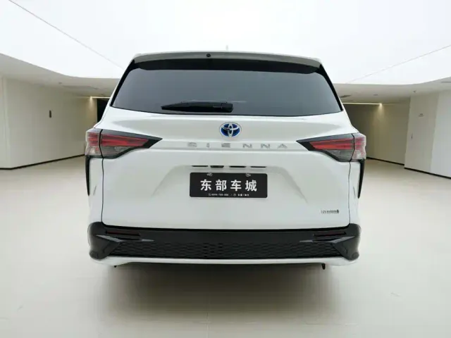 Toyota Sienna — Фото автомобиля 4