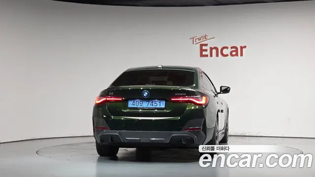 BMW i4 — Фото автомобиля 4