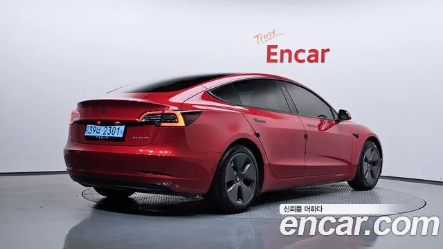 Tesla Model 3 — Фото автомобиля 2