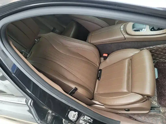 Mercedes-Benz E-Class — Фото автомобиля 24