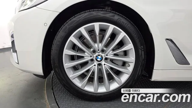 BMW 5 Series — Фото автомобиля 5