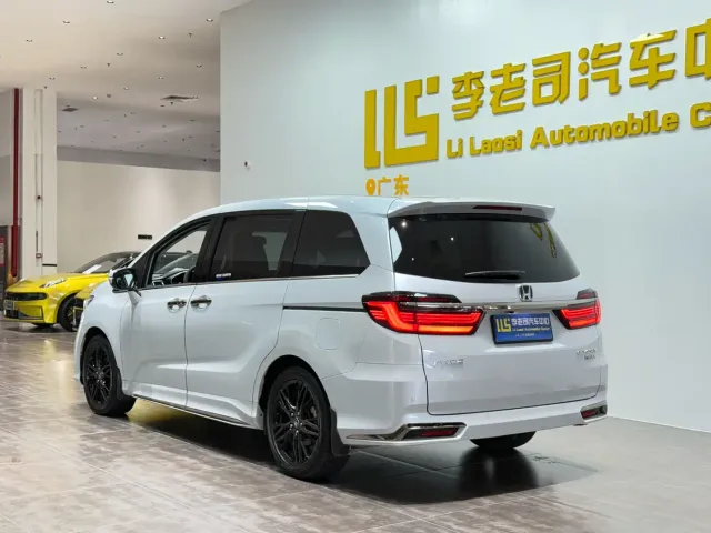 Honda Odyssey — Фото автомобиля 3